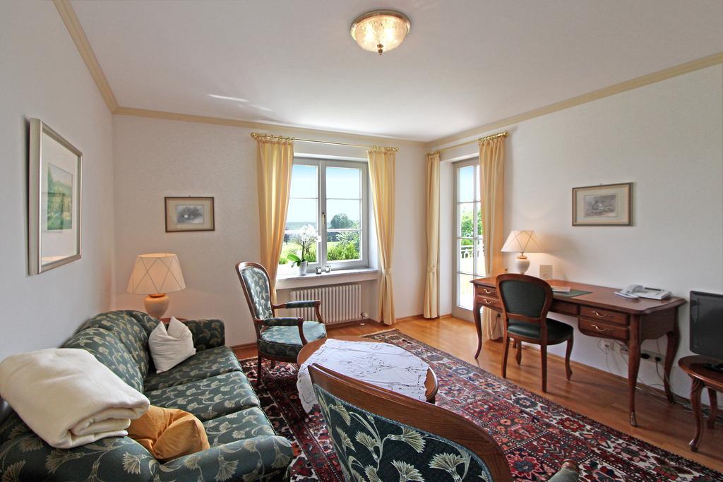Gaestehaus Schloss Kronburg Εξωτερικό φωτογραφία