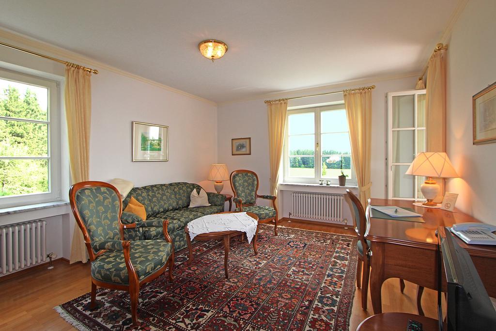 Gaestehaus Schloss Kronburg Εξωτερικό φωτογραφία